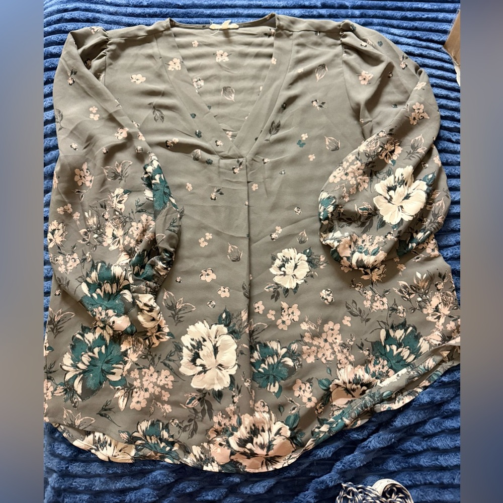 Maurices Floral V-Neck Blouse - Gray and Pink